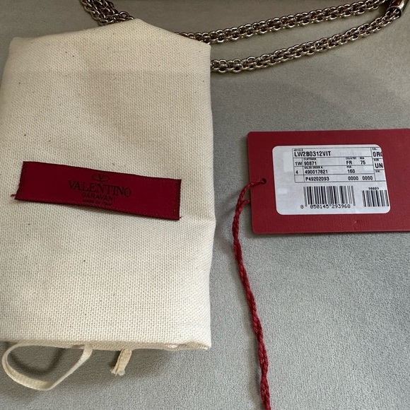 Valentino Garavani Shoulder Bag - Red
Lock Rockstud-Trim Flap Bag - Picture 2 of 5